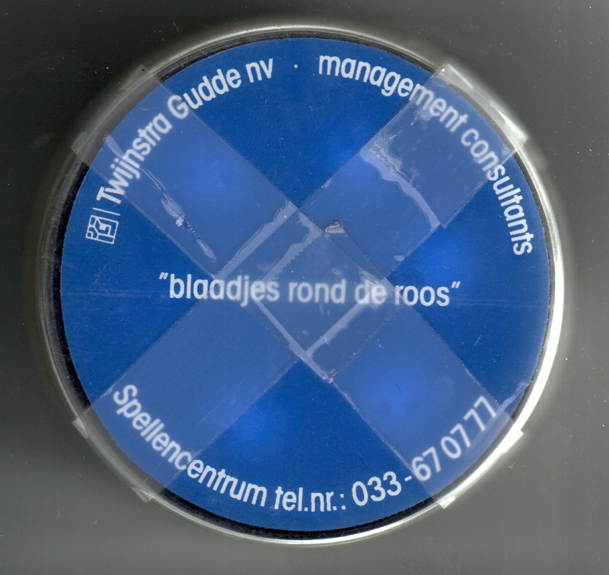 Blaadjes rond de Roos