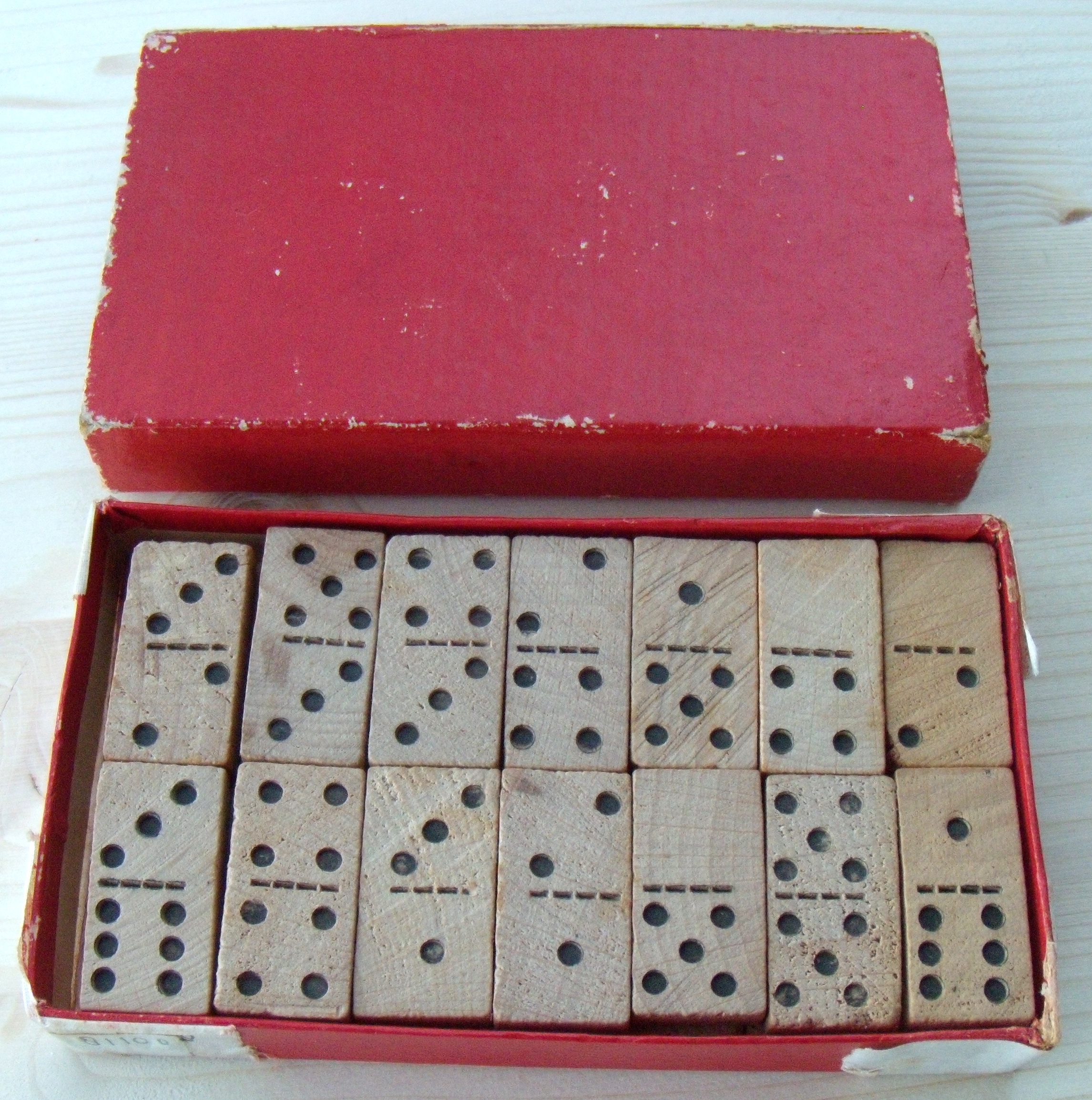 Domino: Klein Rood kartonnen doosje