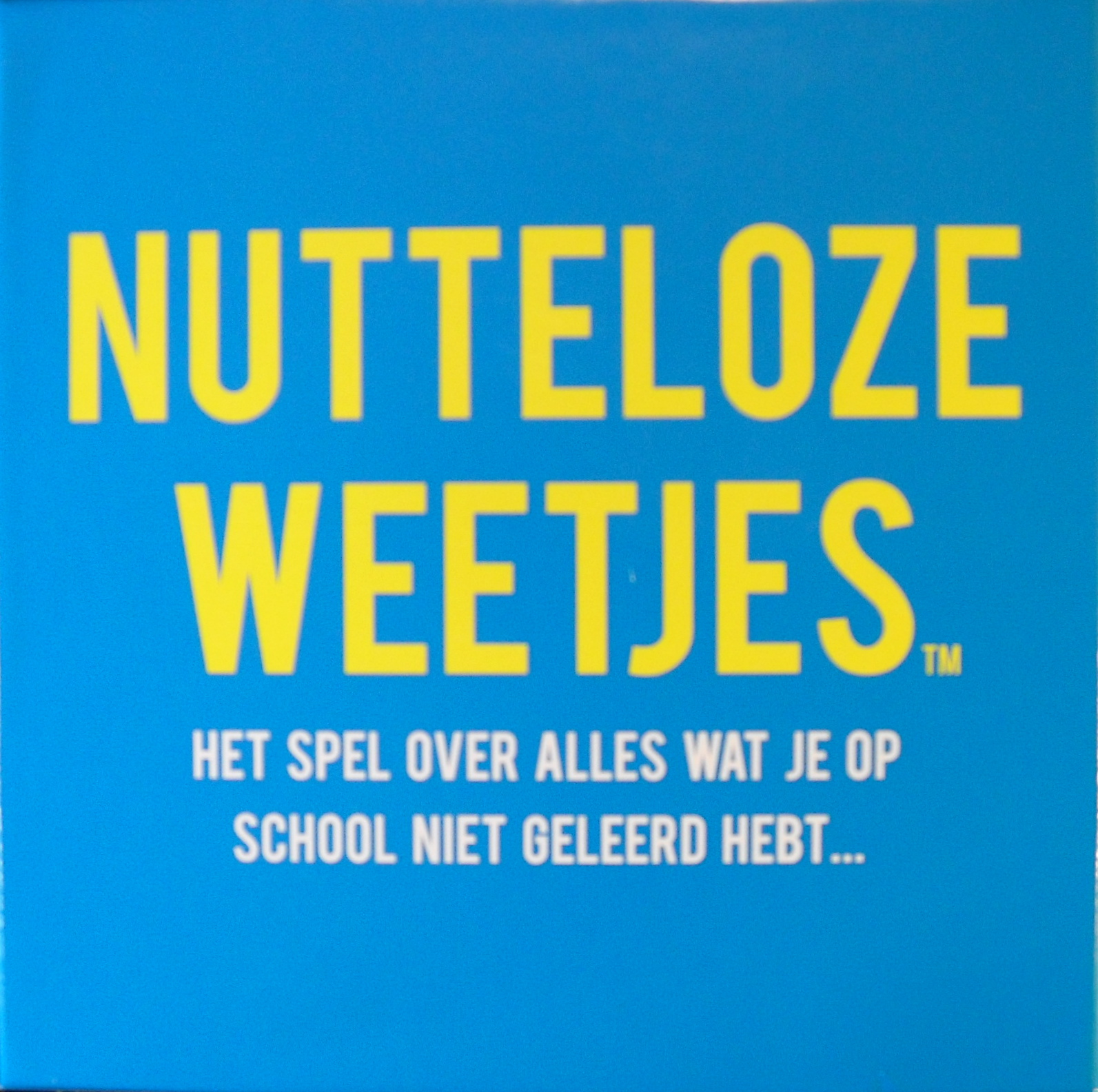 Nutteloze Weetjes: Het spel over alles wat je op school niet geleerd hebt...